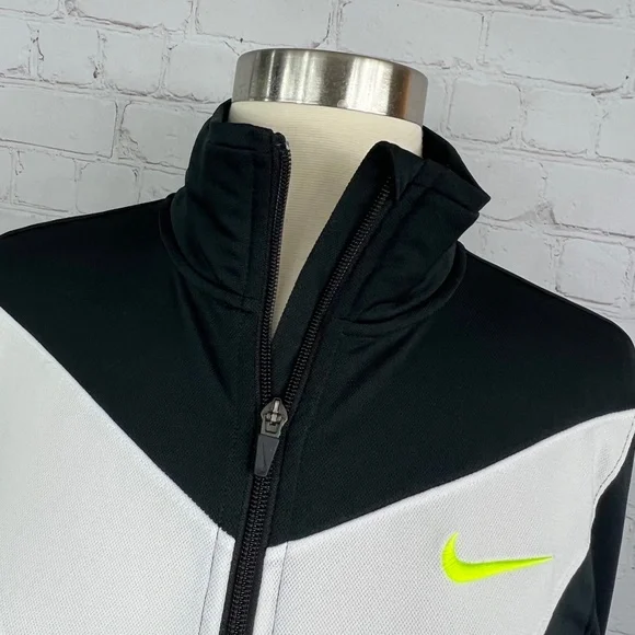 GARAGE SALE |•NIKE•| Black & White Running/Active Jacket - Picture 6 of 16